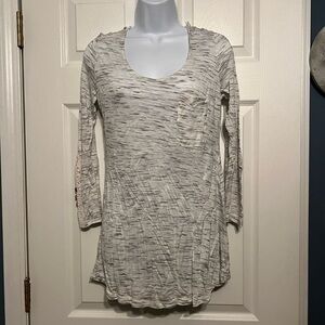 NWT Lily Rose Women’s Medium Long Sleeve M Gray White Lace Trim T Shirt Tunic M